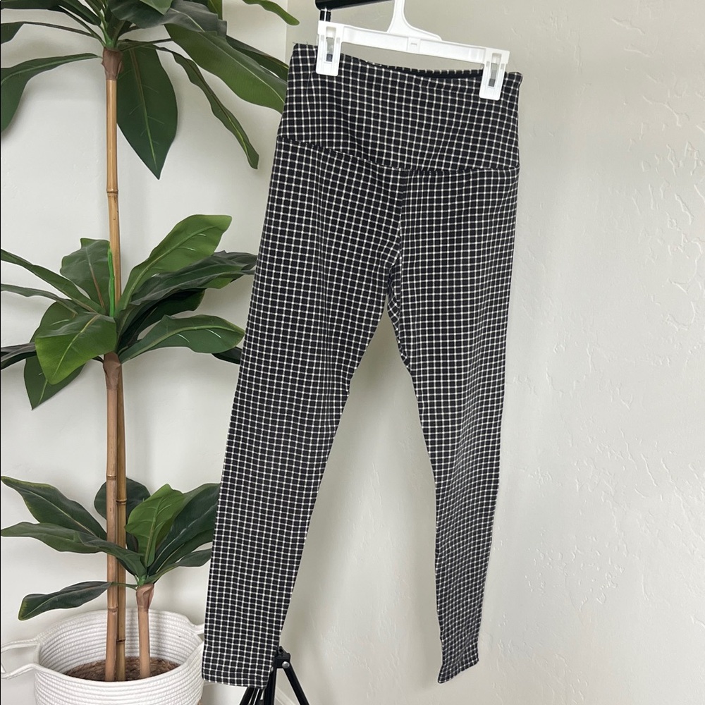 Natural Reflections Black and White Patterned Leggings